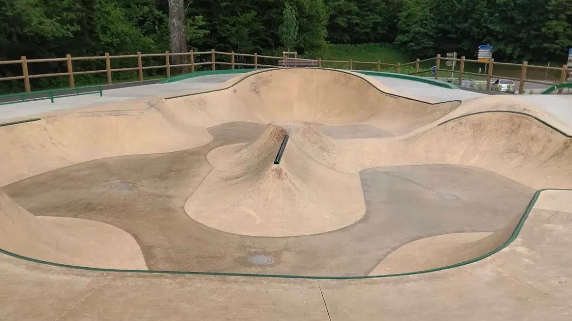 Skatepark serre les sapins — photo 1