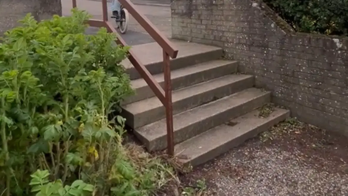 5 stair with rail — photo 1