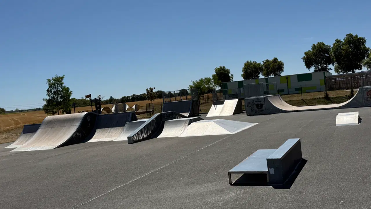 Dampierre-en-Burly skatepark — photo 1