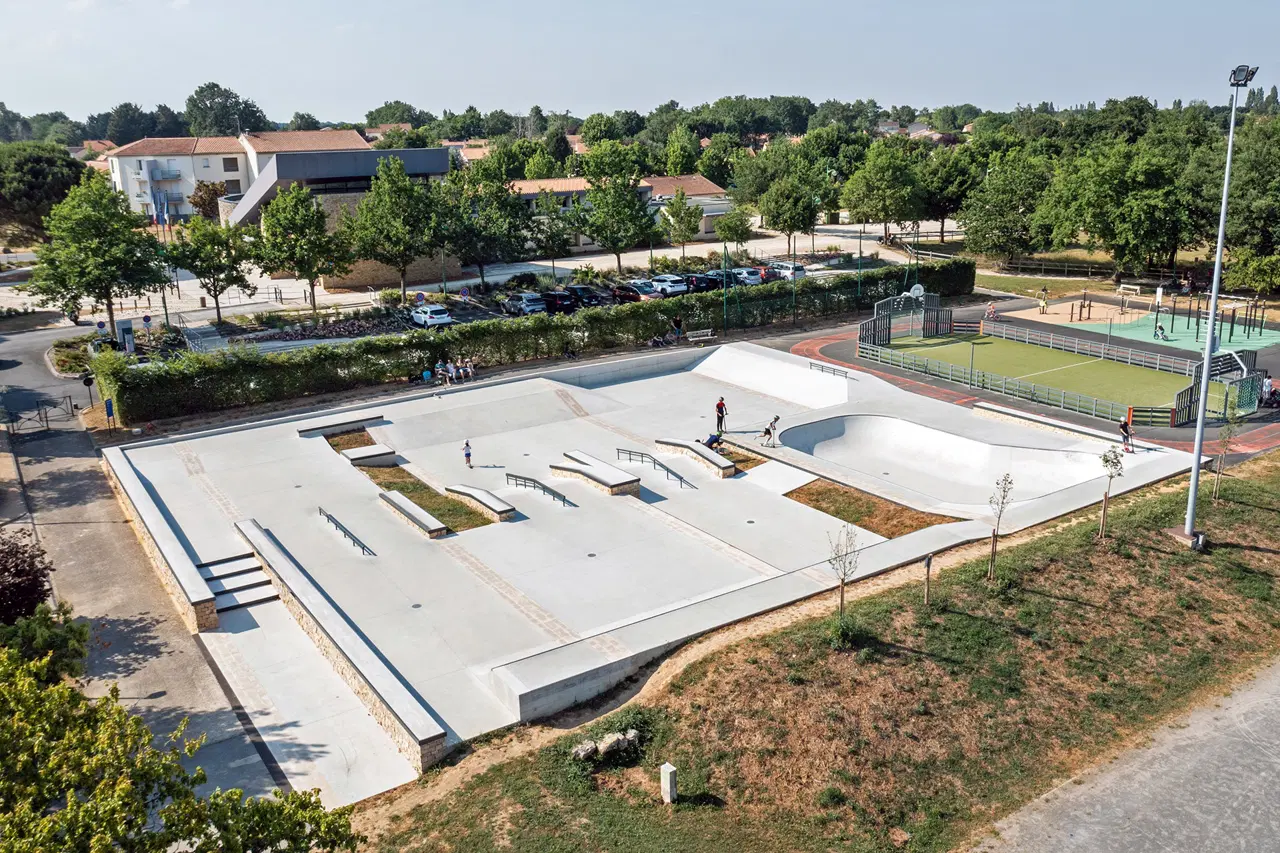 Fontaine-le-Comte skatepark — photo 1