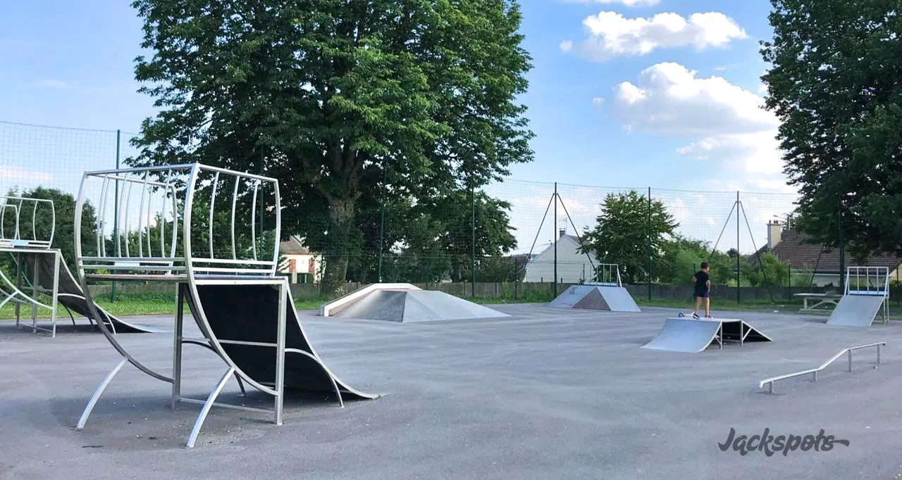 Montmirail skatepark — photo 1