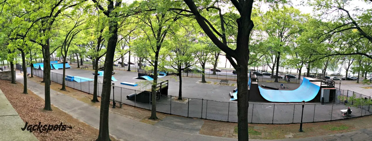 Riverside skatepark — photo 1