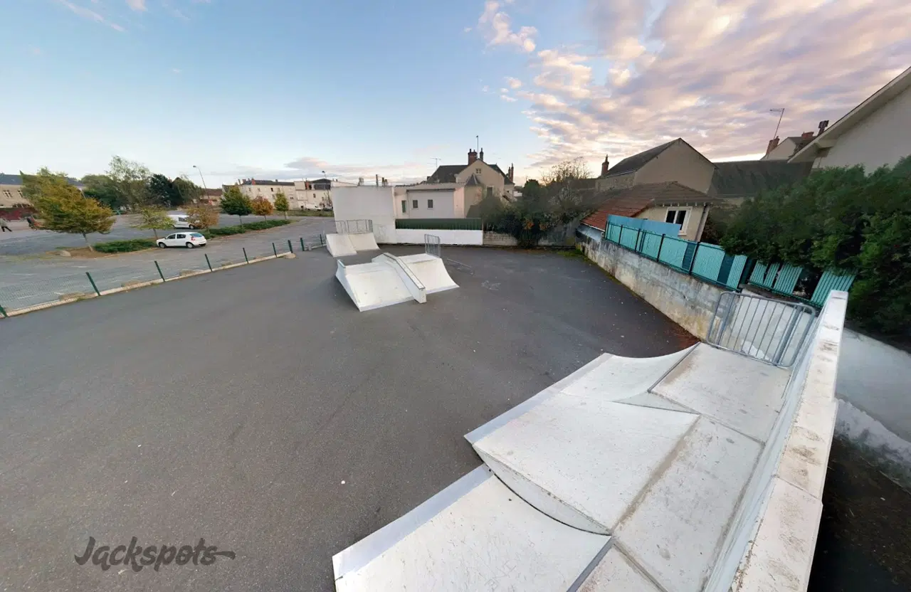 Vierzon skatepark — photo 1