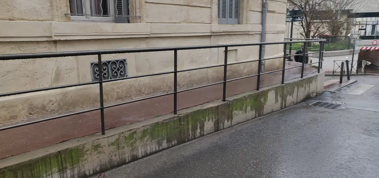 High curved rail — photo 1