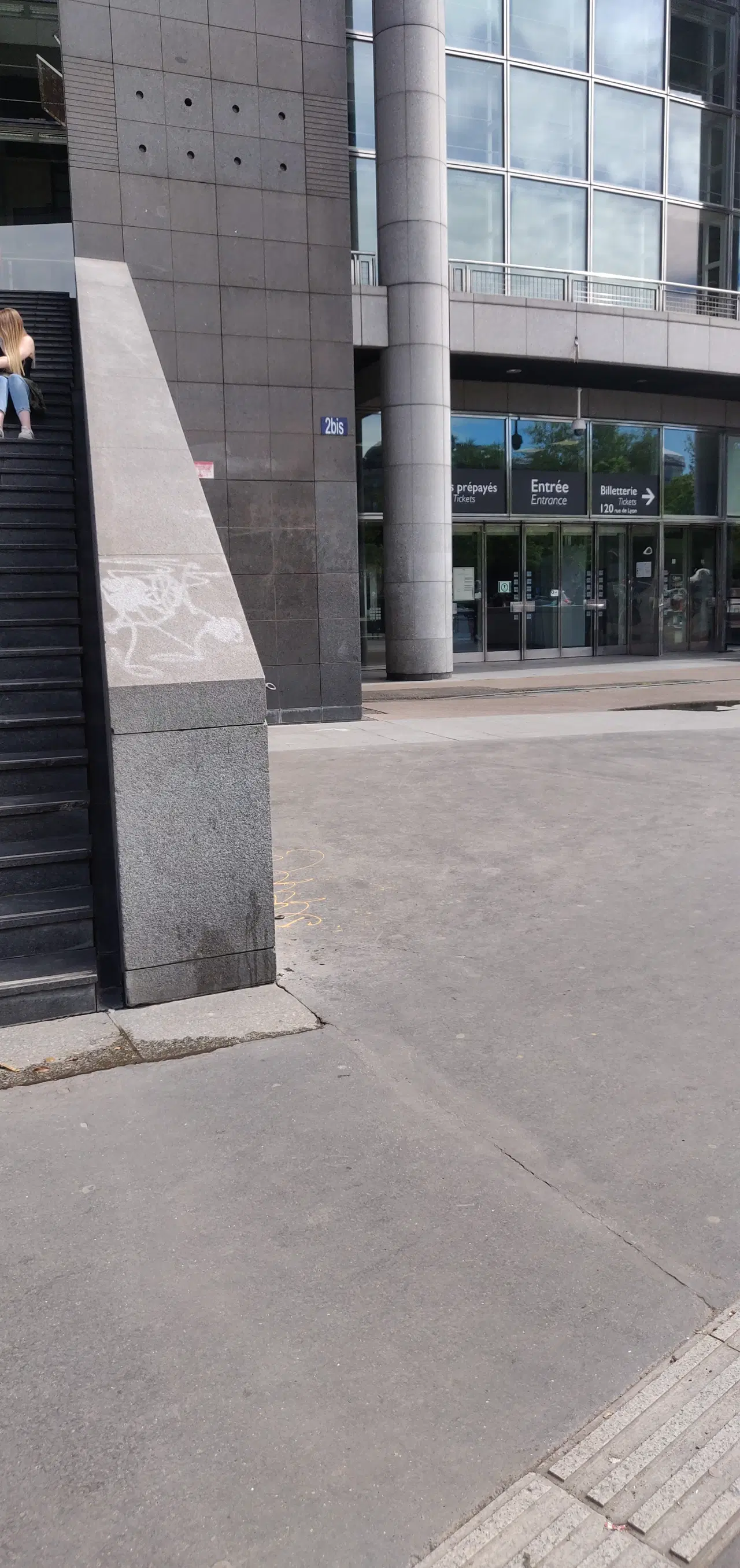 Big curbs Place de la bastille — photo 1