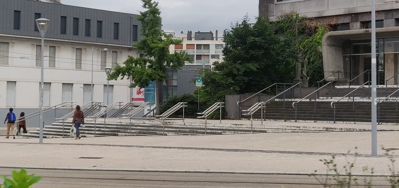 Rails plaza — photo 1