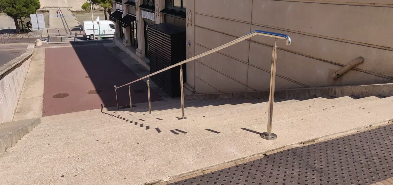 Long handrail — photo 1