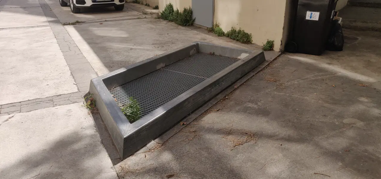 Low fun curbs — photo 1