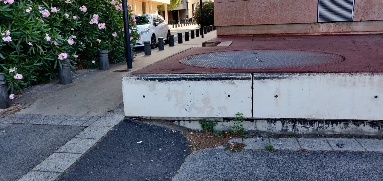 Curbs and wall Richter — photo 1