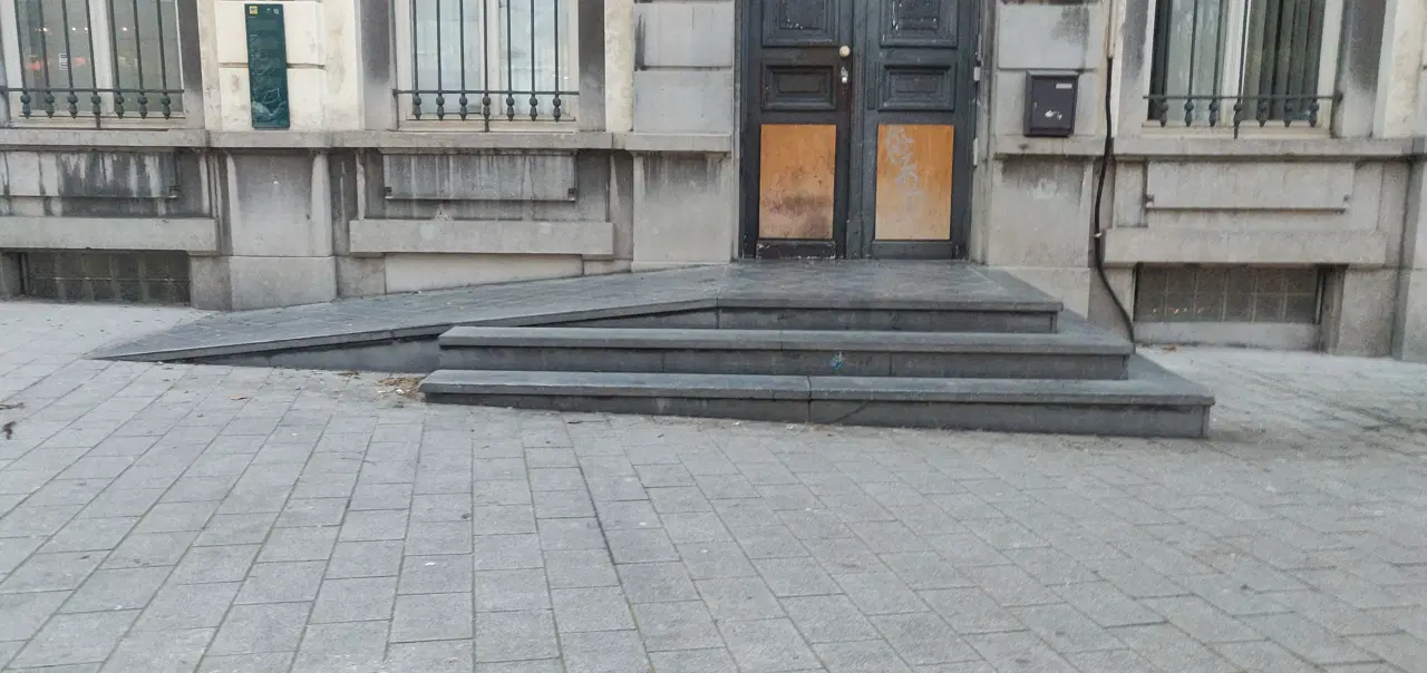 Parvis de Saint-Gilles spot — photo 1