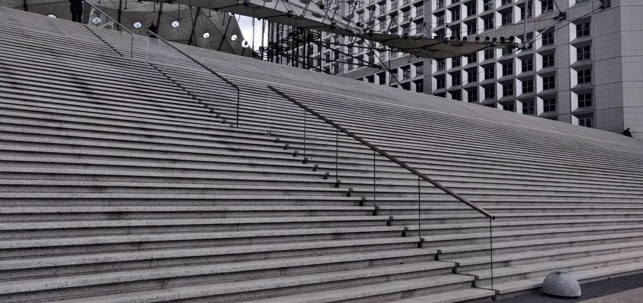 Handrails Grande Arche de la Défense — photo 1