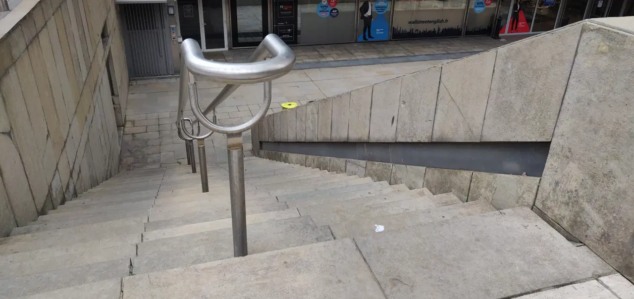 Ledge and rail La Défense spot — photo 1