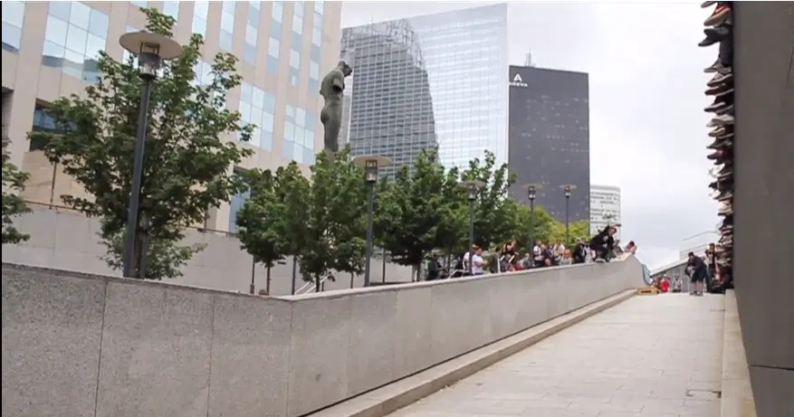 Very long curb — photo 1