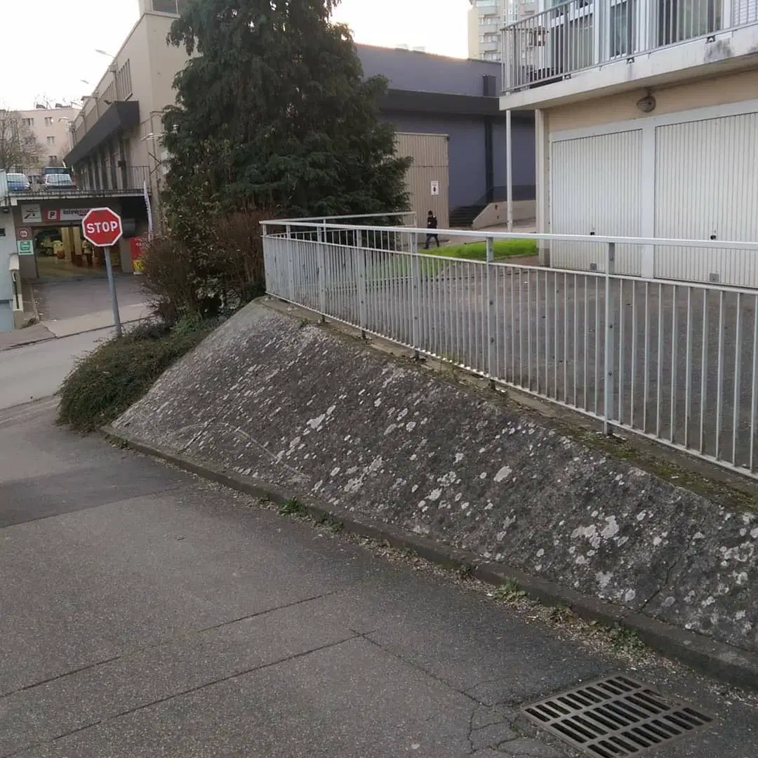 Latouche wall — photo 1