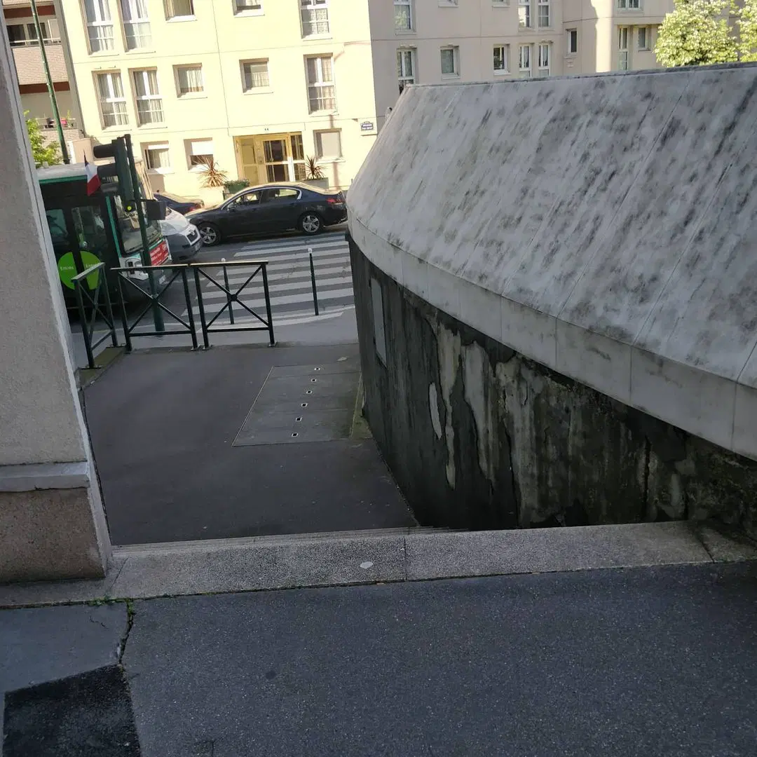 Wall gap — photo 1
