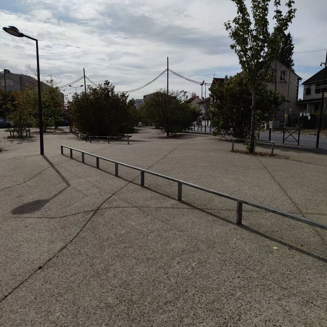 Street plaza — photo 1