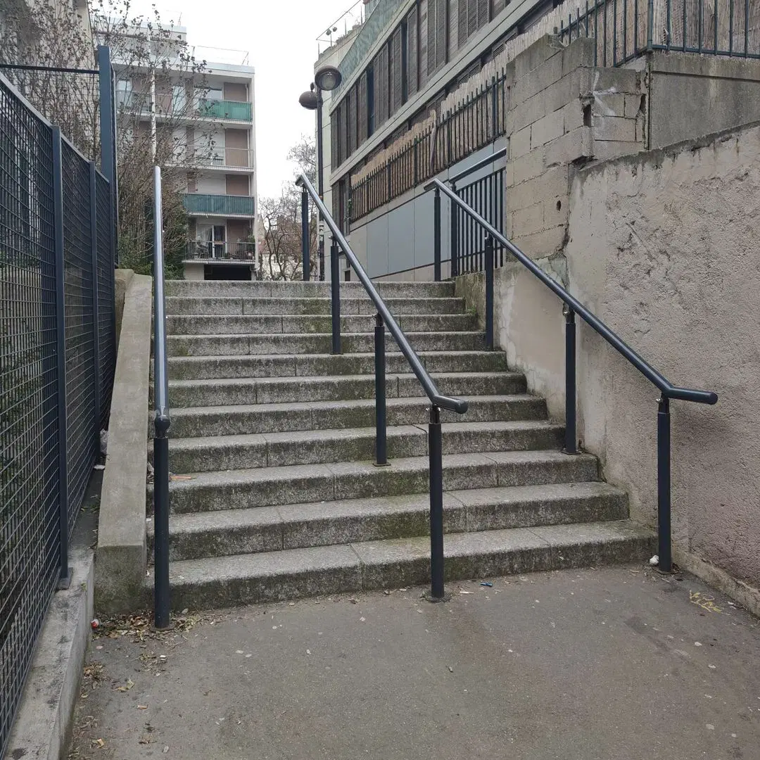 Handrail down — photo 1