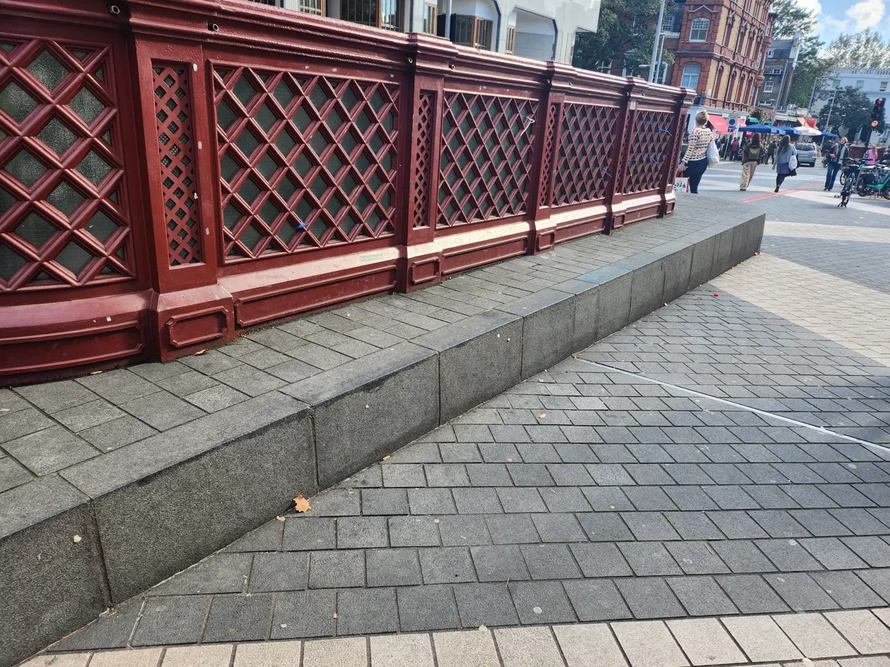 Long curb Natural Museum — photo 1