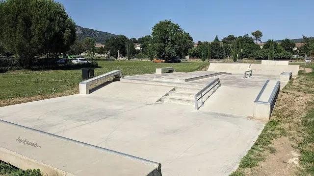 Skatepark Saint-Bauzille-de-Putois, — photo 1