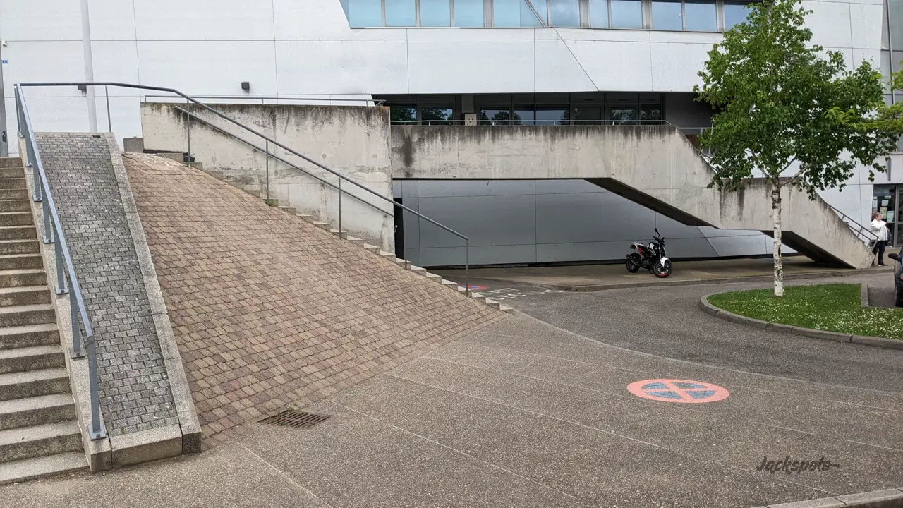 Handrail and Bank — photo 1