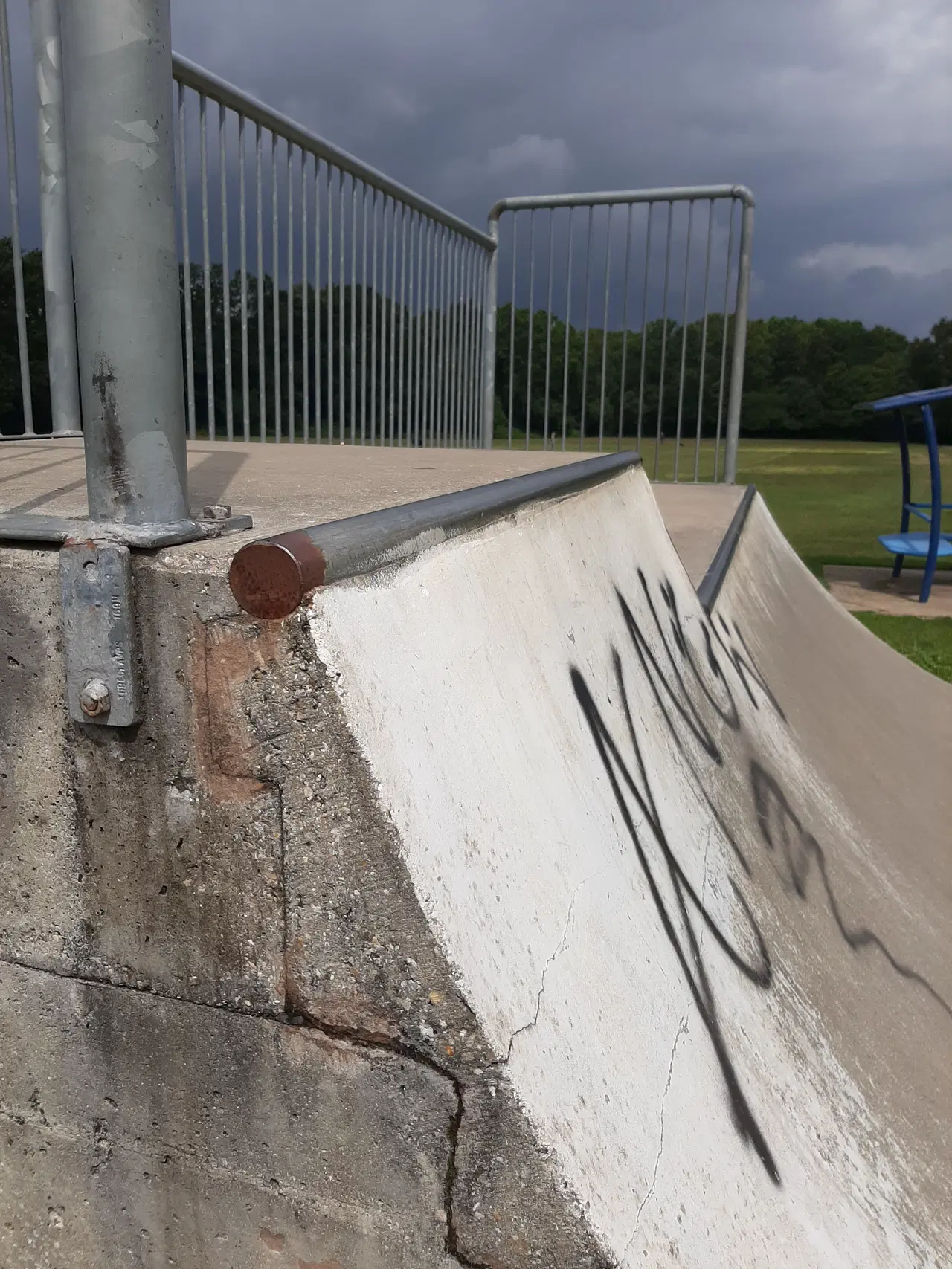 Hedge End Mini Ramp — photo 1
