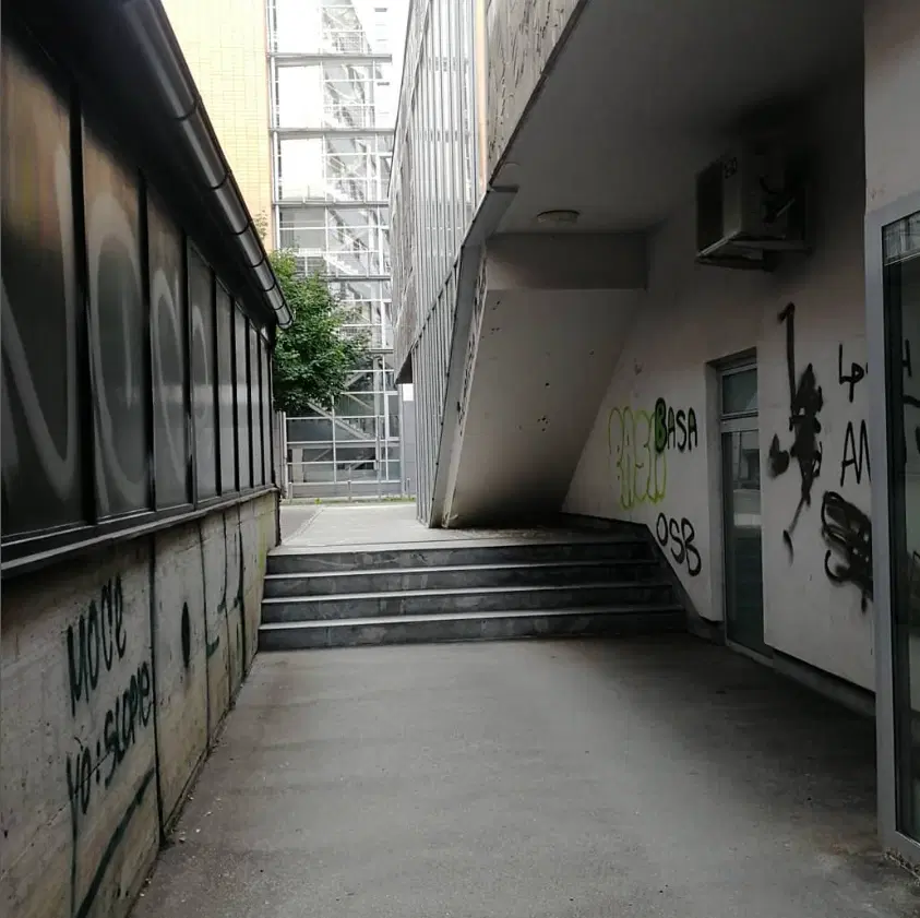 LJ spot #6 — photo 1