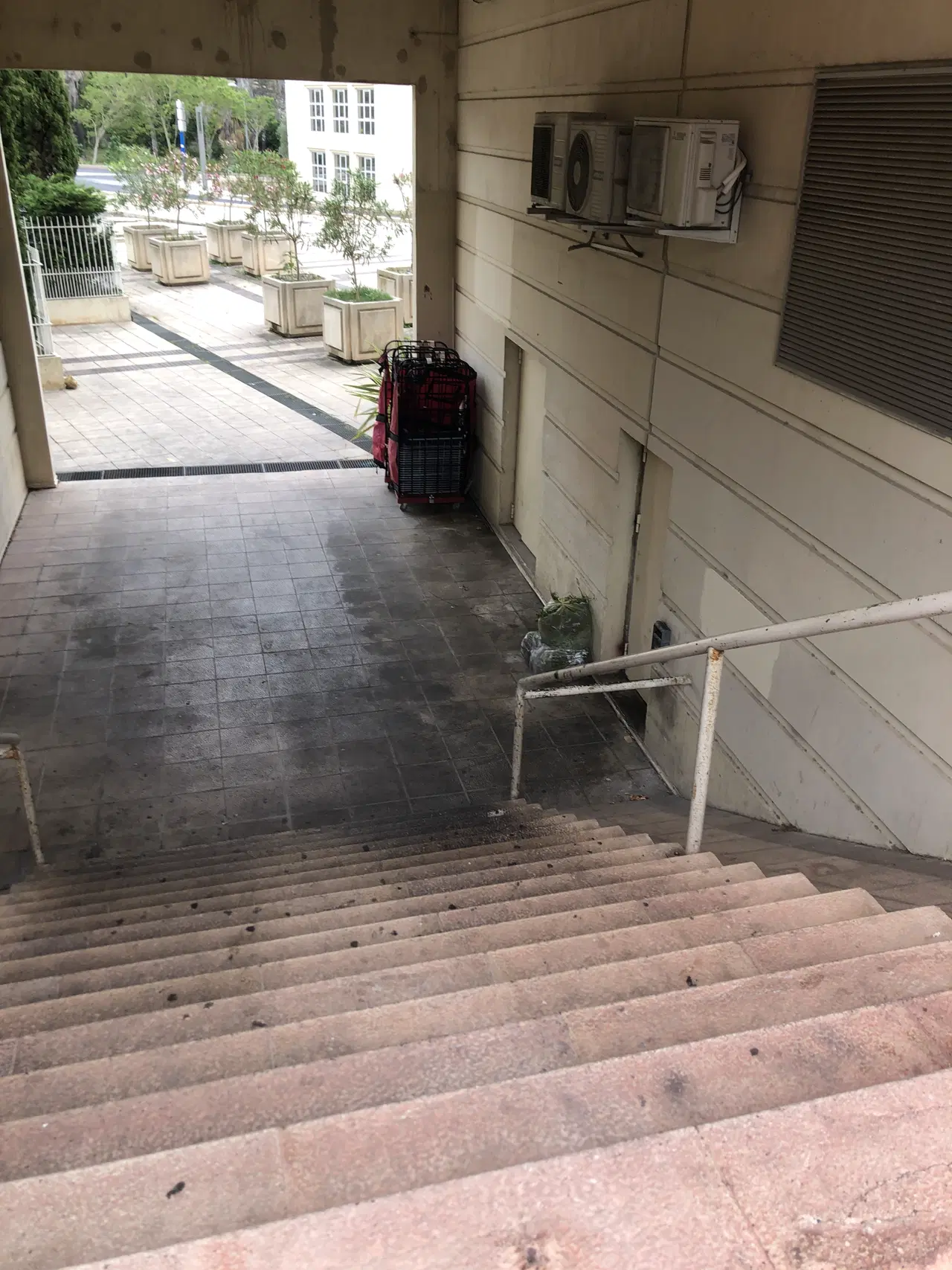 Big rail and staircase — photo 1
