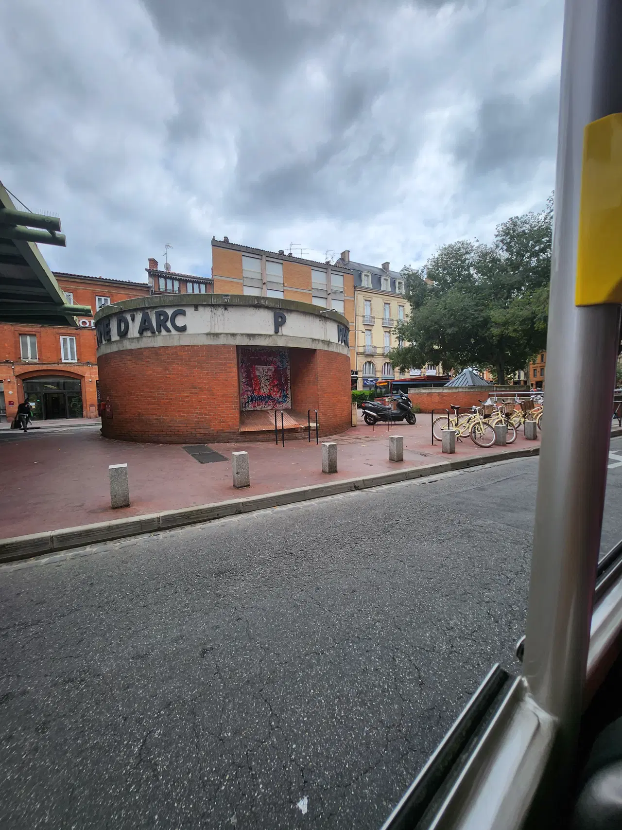 Wall bank — photo 1
