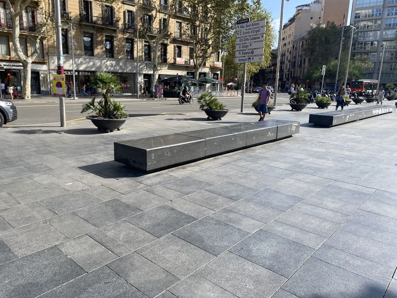 Plaça de la Universitat Spot — photo 1