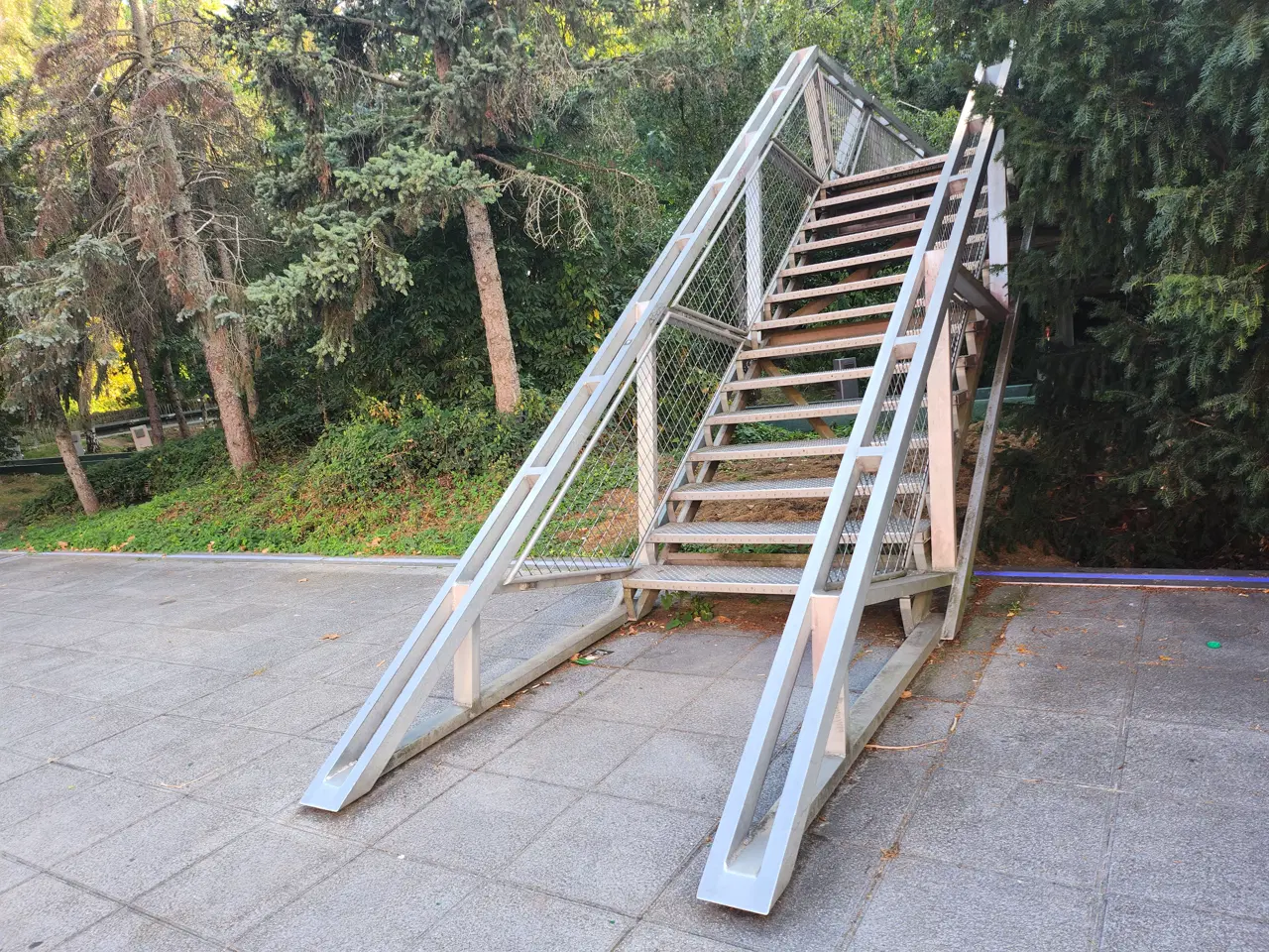 Big hard handrail — photo 1