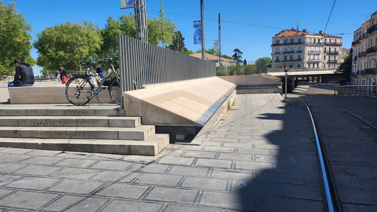 Bank place de la comédie — photo 1