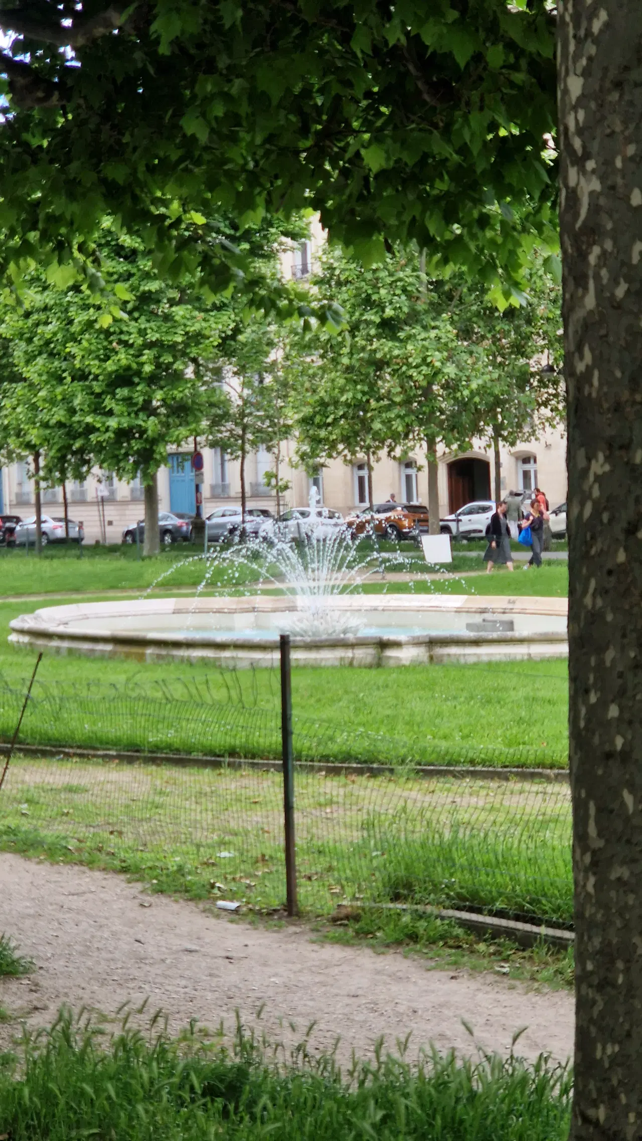 Avenue de Breteuil Spot — photo 1