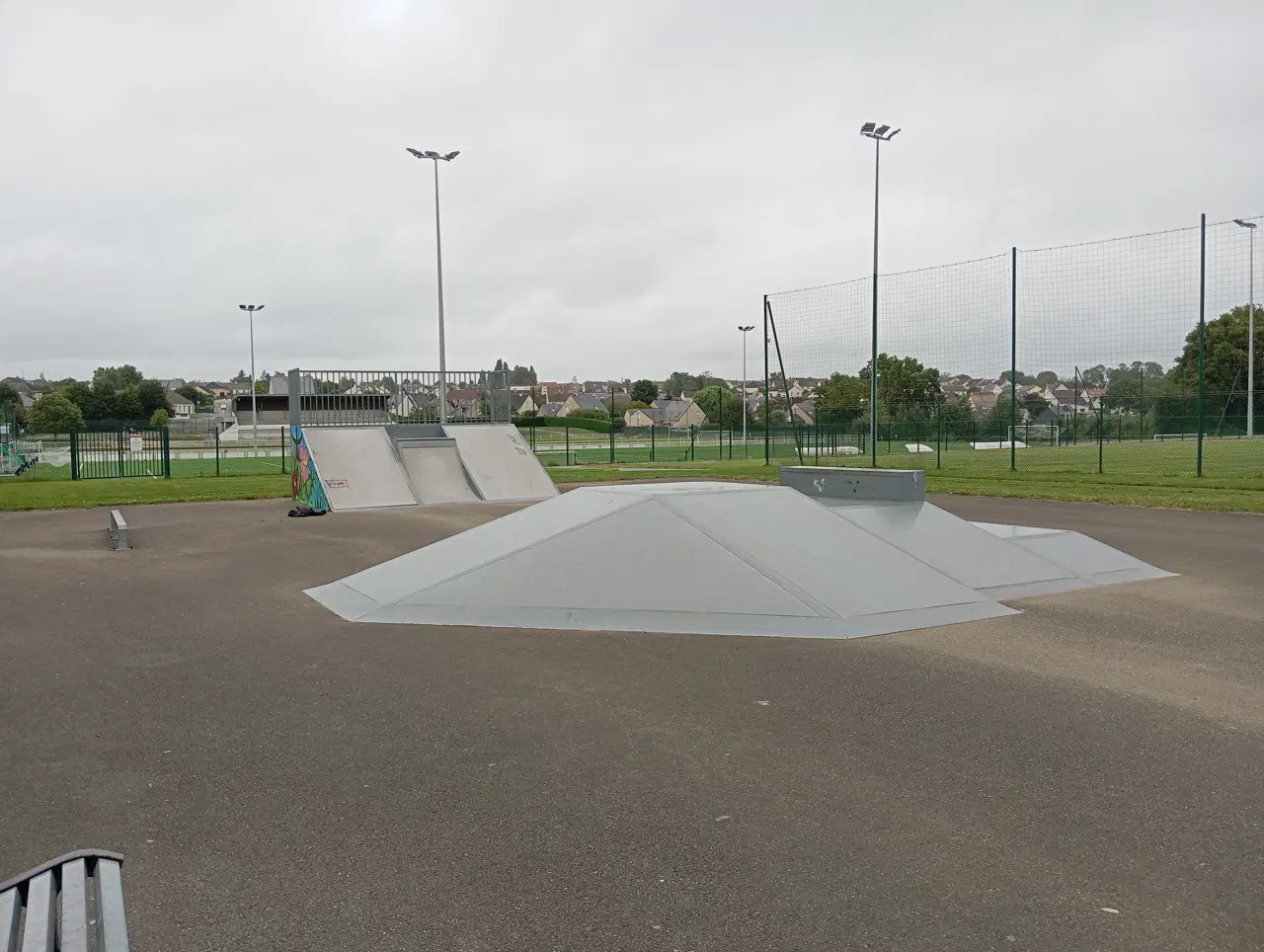 Louverné skatepark — photo 1