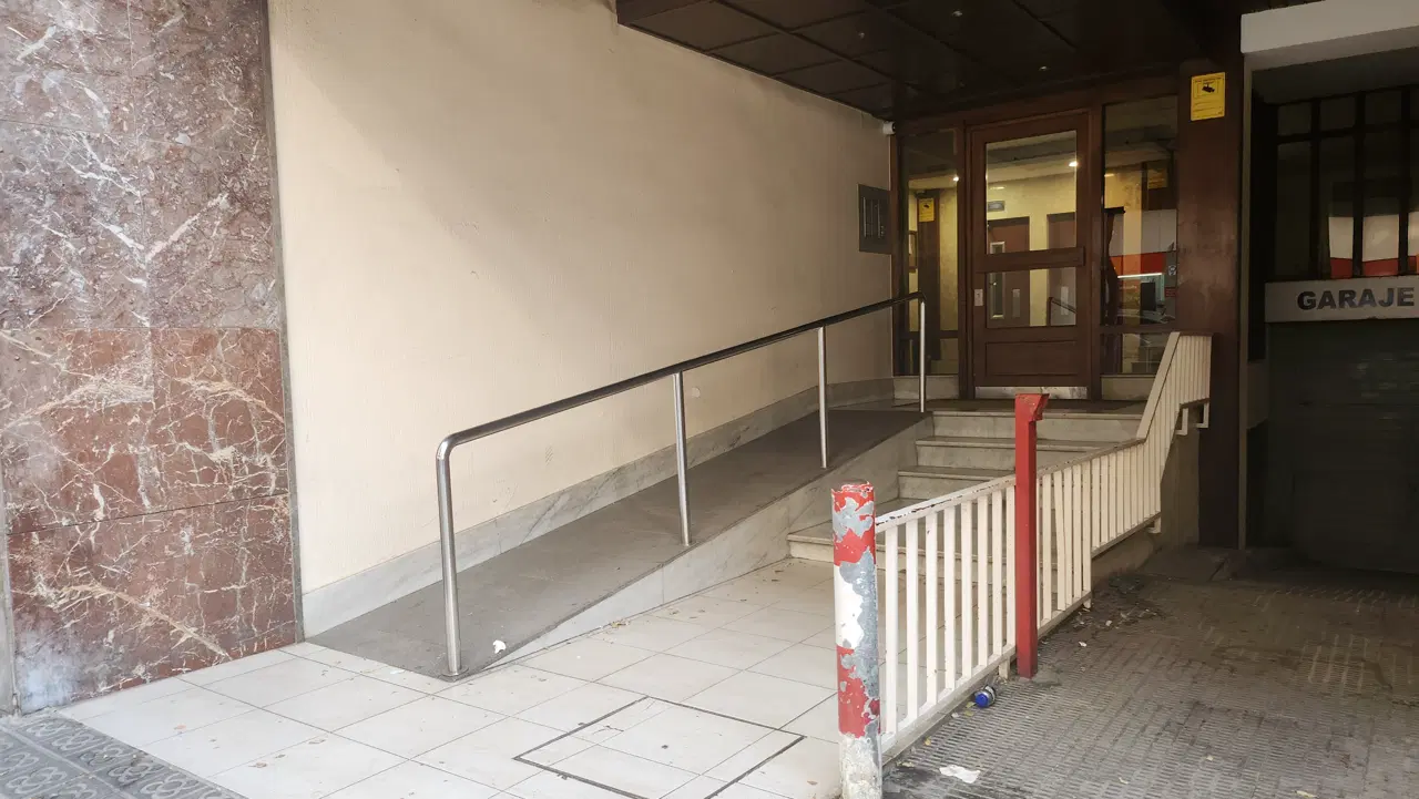 Handrail carrer de la Marina — photo 1