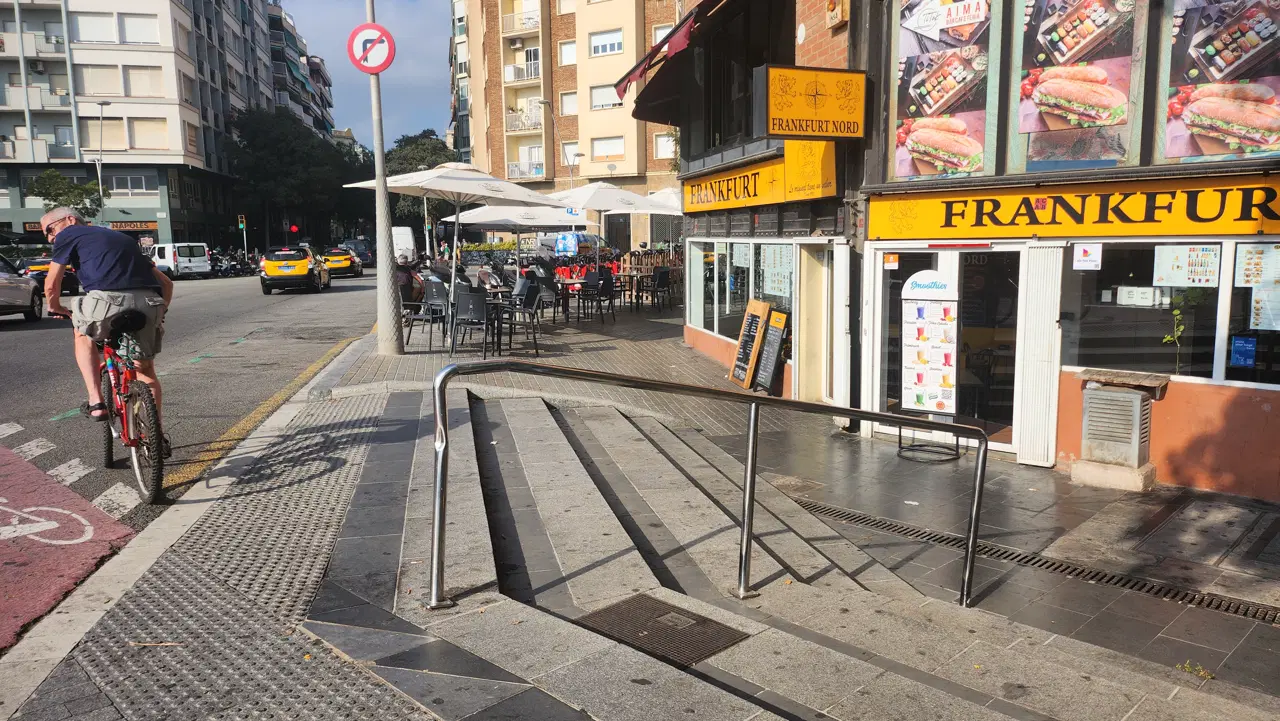 Handrail carrer d'Ali Bei — photo 1