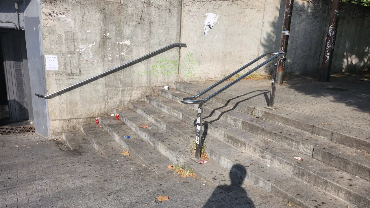Handrail carrer de Napols — photo 1