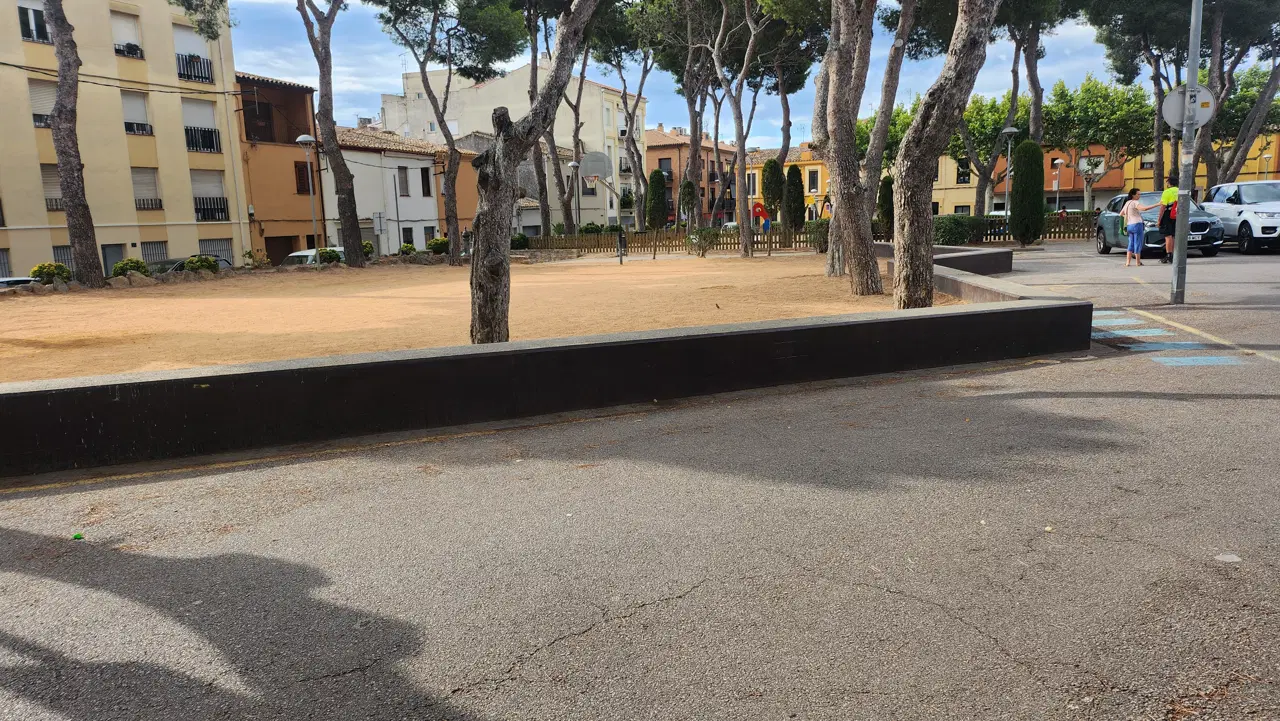 Curb parking Palafrugell — photo 1