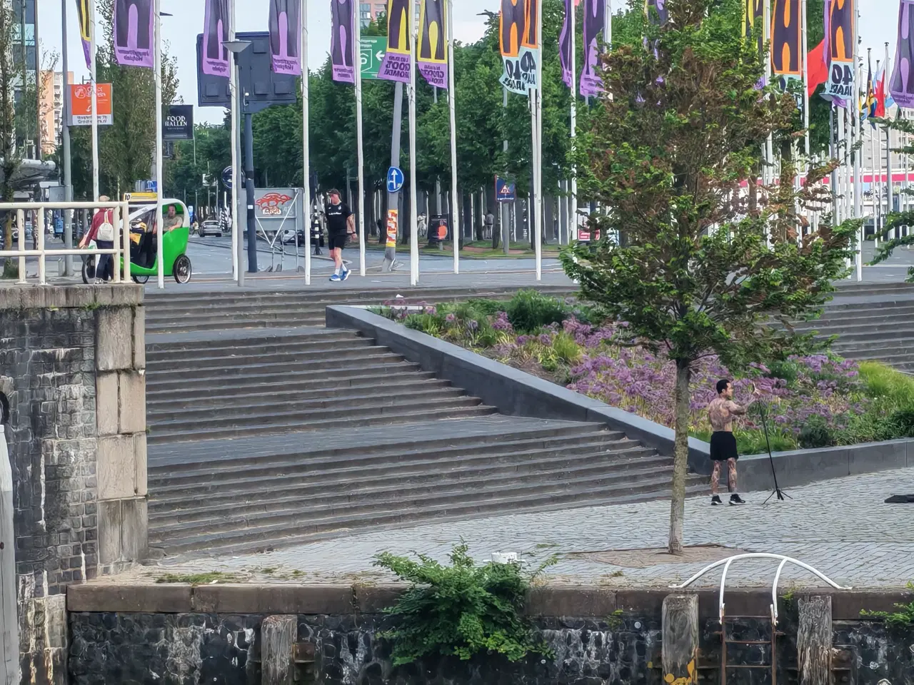 Long curb Rotterdam — photo 1