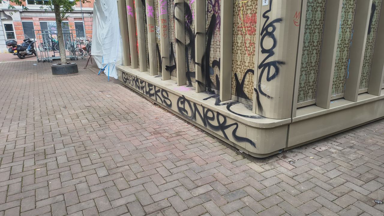 Bench — photo 1