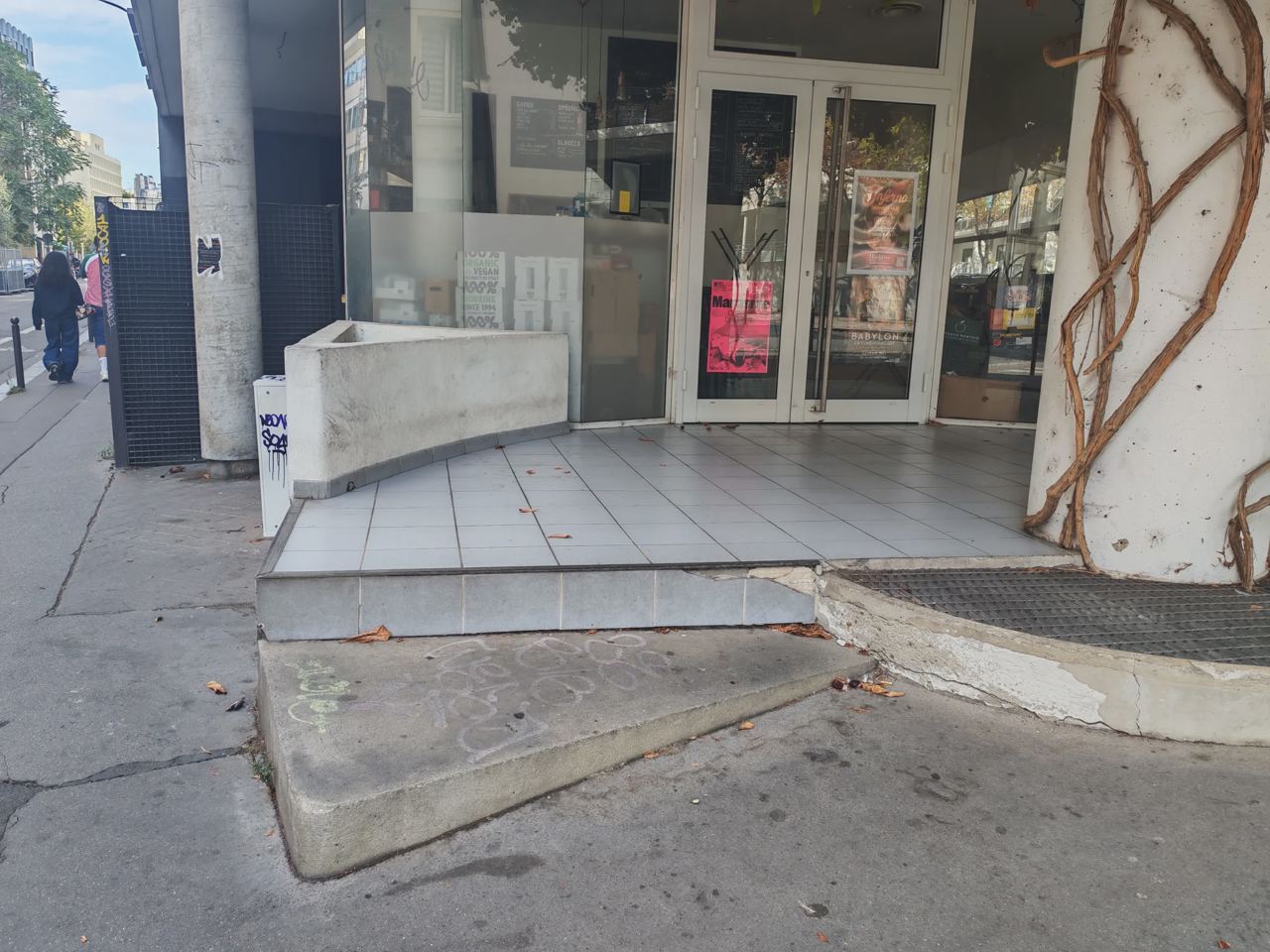 Curb round — photo 1