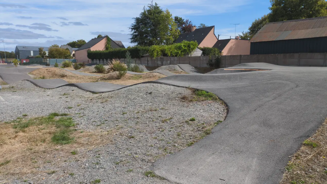 Bains-sur-Oust pumptrack — photo 1