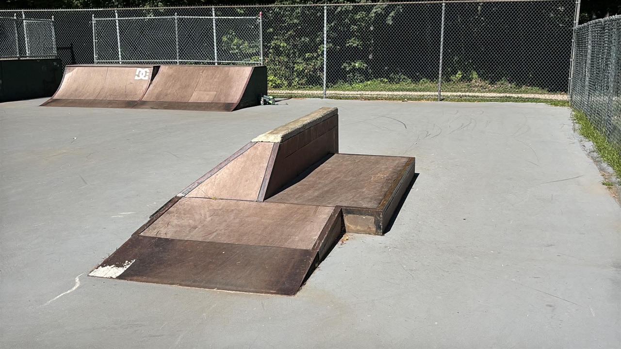 Essex skatepark — photo 1
