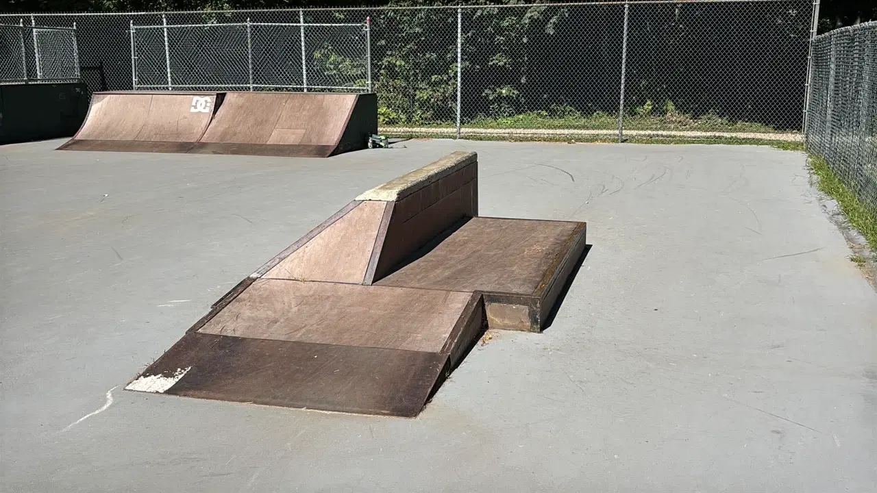 Essex skatepark — photo 1