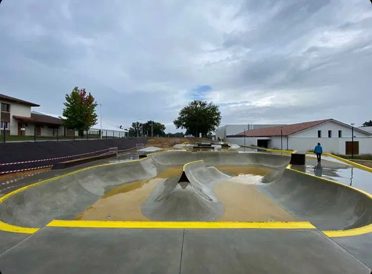 Saint-Pierre-du-Mont skatepark — photo 1