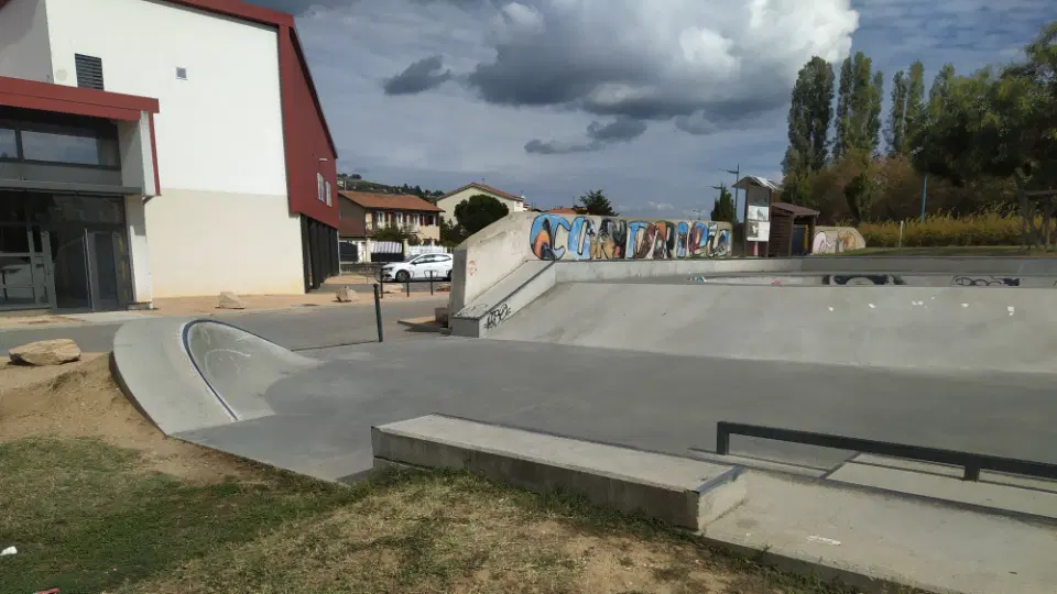 Condrieu skatepark — photo 1
