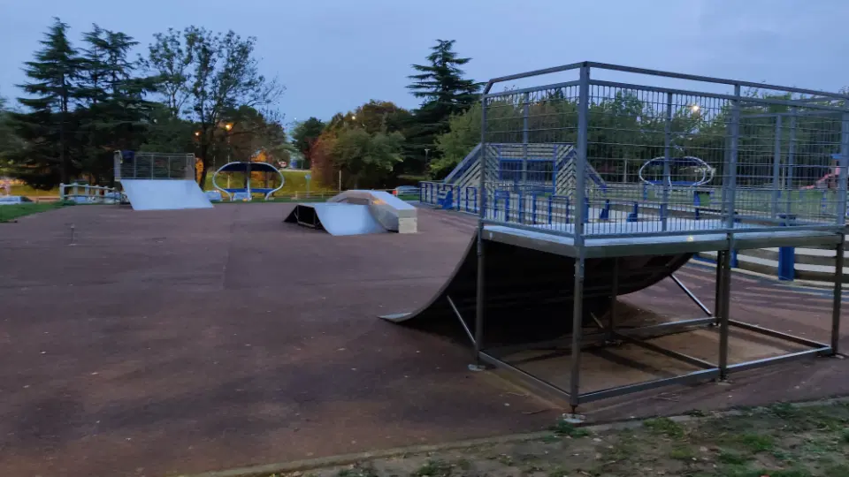 Quincy-sous-Sénart skatepark — photo 1