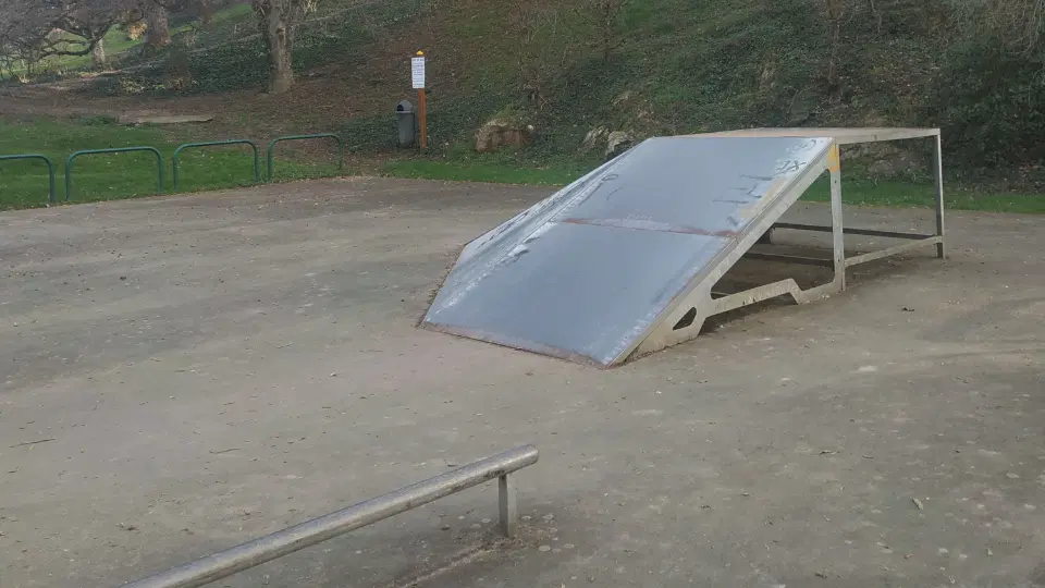 Néris-les-Bains skatepark — photo 1