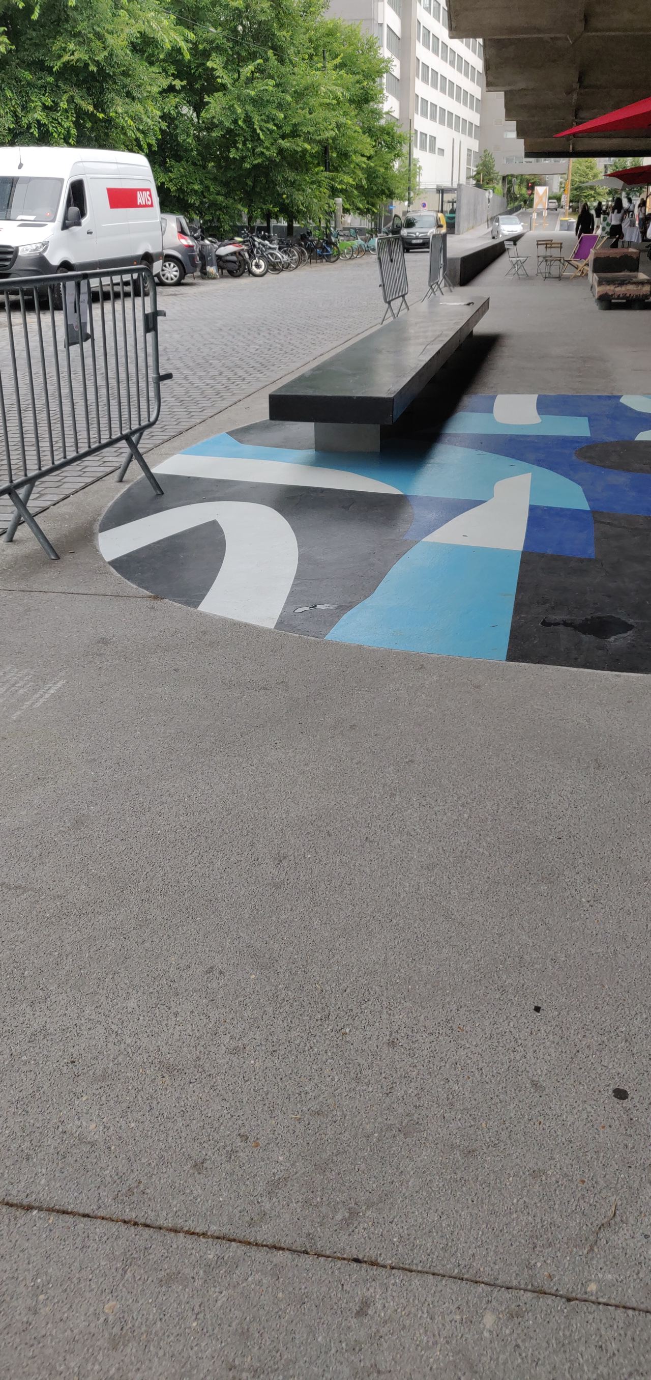 Great large curbs - Station F — photo 1