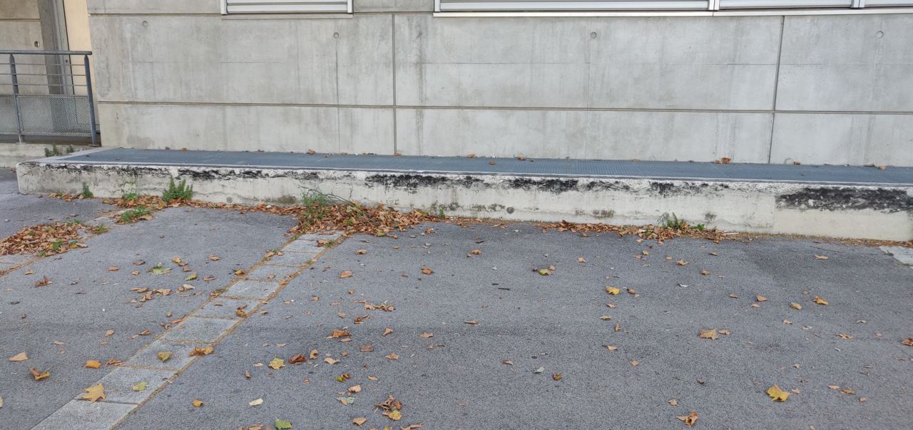 Curbs — photo 1