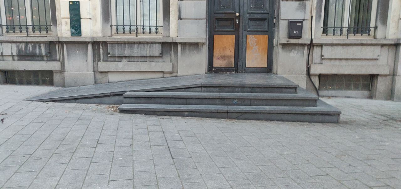 Parvis de Saint-Gilles spot — photo 1